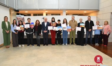 El pasado viernes se entregaron los premios a los artistas ganadores del III Concurso de Pintura Domingo Valdivieso