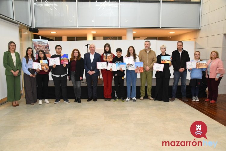 El pasado viernes se entregaron los premios a los artistas ganadores del III Concurso de Pintura Domingo Valdivieso