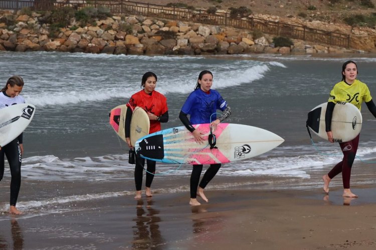 El pasado sábado 1 de marzo, la Playa de Bahía La Reya fue el epicentro del talento joven del surf en la 3ª edición de la Copa del Mediterráneo.