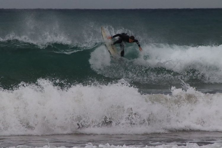 El pasado sábado 1 de marzo, la Playa de Bahía La Reya fue el epicentro del talento joven del surf en la 3ª edición de la Copa del Mediterráneo.