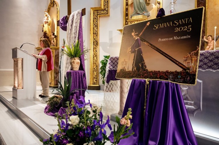 Ayer, Miércoles de Ceniza, después de la imposición de la ceniza, se celebró la presentación oficial del cartel de la Semana Santa del Puerto 2025