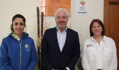 El Alcalde, Gines Campillo , recibe la visita institucional de dos representantes de Pueblos Mágicos de España, una iniciativa que promueve el desarrollo y la dinamización turística de localidades con identidad propia y encanto especial.
