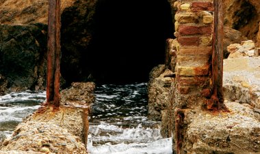 Entrada de abastecimiento de agua de Las Salinas en Mazarrón.