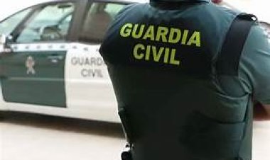 La Guardia Civil investiga a una mujer de 68 años por conducir durante 18 kilómetros en sentido contrario por la carretera RM-3, a su paso por Mazarrón. Varios testigos avisarón al Centro de Coordinación de Emergencias.