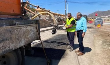 Desde la Concejalía de Servicios del Ayuntamiento de Mazarrón, liderada por Tomás Ureña, ya se ha puesto en marcha el plan de parcheo de asfalto.