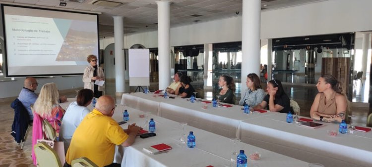 Mazarrón analiza su posicionamiento turístico a través de un canvas colaborativo