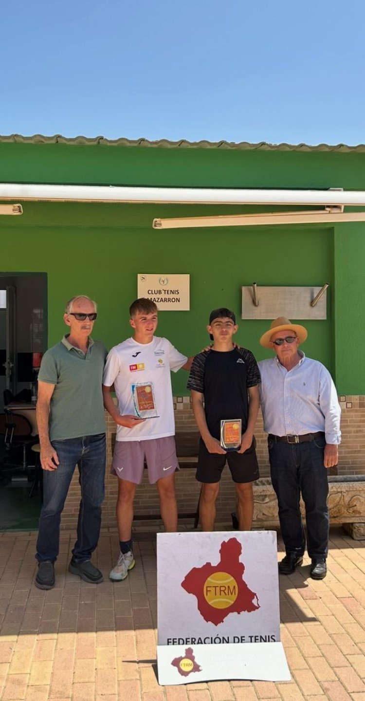 La Concejala de Deportes María Isabel Carrillo asiste a la entrega de premios del Campeonato Regional Cadete de Tenis Mazarrón 2025.