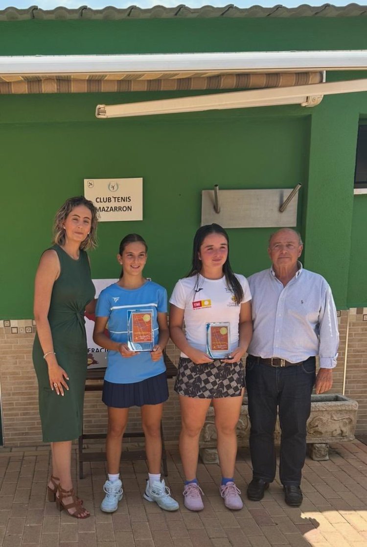 La Concejala de Deportes María Isabel Carrillo asiste a la entrega de premios del Campeonato Regional Cadete de Tenis Mazarrón 2025.