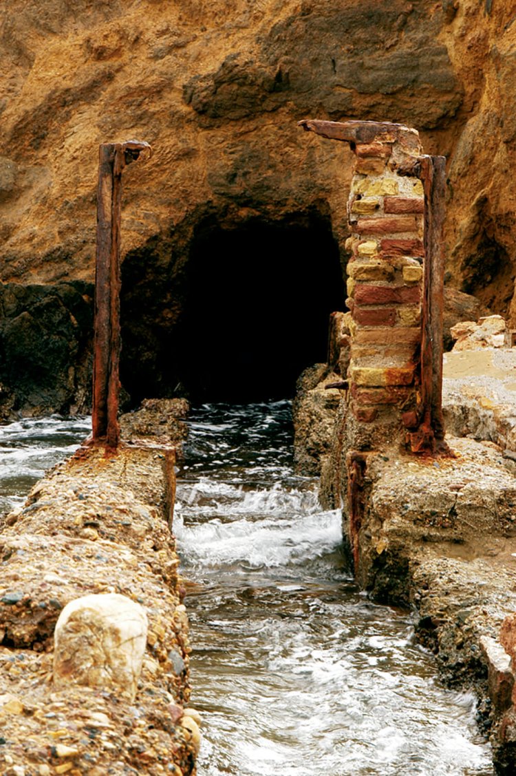 Entrada de abastecimiento de agua de Las Salinas en Mazarrón.