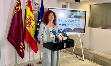 El paro encadena tres meses consecutivos de descenso y se sitúa en la menor cifra registrada en un mes de mayo desde hace 17 años