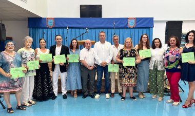 Fin de curso e inauguración de la exposición de los talleres realizados durante el invierno, en el Centro de Día de Personas Mayores de Mazarrón.