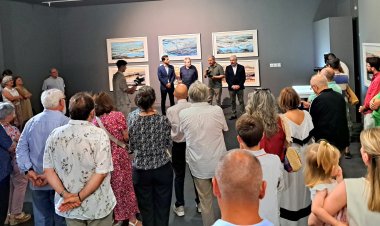 El alcalde de Mazarrón, Ginés Campillo, asiste como invitado de honor a la exposición “Susaña, paisaje detenido”