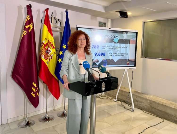 El paro encadena tres meses consecutivos de descenso y se sitúa en la menor cifra registrada en un mes de mayo desde hace 17 años