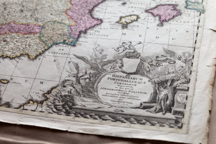 La Biblioteca Regional conmemora el Día de la Región con una muestra cartográfica sobre la evolución geográfica del territorio