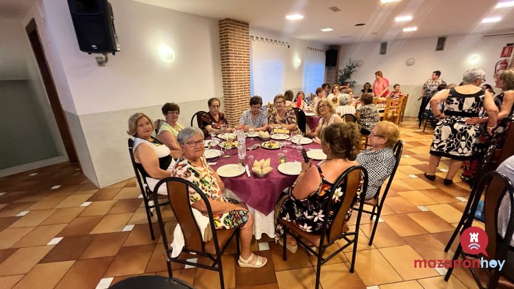 FOTOS Y VIDEO: ¡Ya tenemos Rey y Reina de la Tercera Edad en las Fiestas de San Antonio de La Cañada de Gallego! Don Juan Muñoz Hernández y Doña Ana Zamora Méndez  Fueron elegidos con mucho cariño en la entrañable Cena del Mayor, celebrada en el Bar Sol.