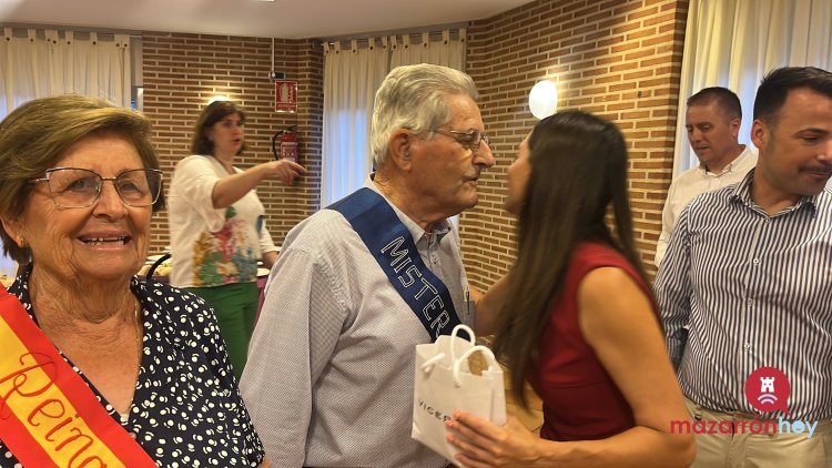 FOTOS Y VIDEO: ¡Ya tenemos Rey y Reina de la Tercera Edad en las Fiestas de San Antonio de La Cañada de Gallego! Don Juan Muñoz Hernández y Doña Ana Zamora Méndez  Fueron elegidos con mucho cariño en la entrañable Cena del Mayor, celebrada en el Bar Sol.