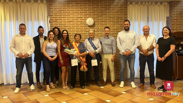 FOTOS Y VIDEO: ¡Ya tenemos Rey y Reina de la Tercera Edad en las Fiestas de San Antonio de La Cañada de Gallego! Don Juan Muñoz Hernández y Doña Ana Zamora Méndez  Fueron elegidos con mucho cariño en la entrañable Cena del Mayor, celebrada en el Bar Sol.