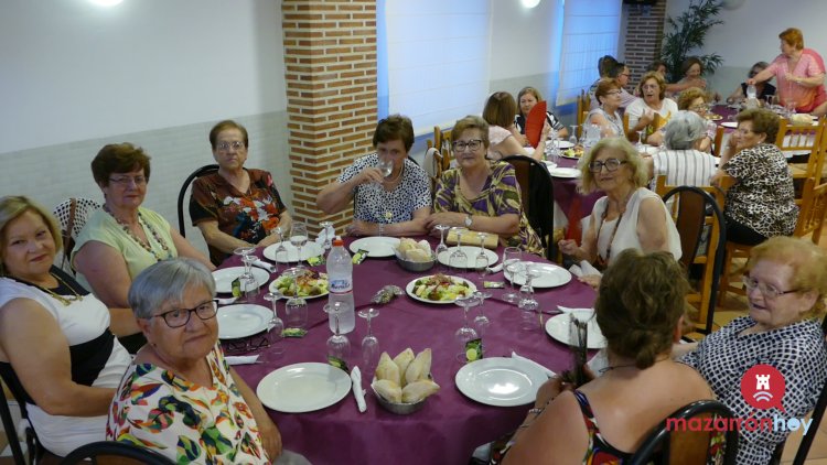 FOTOS Y VIDEO: ¡Ya tenemos Rey y Reina de la Tercera Edad en las Fiestas de San Antonio de La Cañada de Gallego! Don Juan Muñoz Hernández y Doña Ana Zamora Méndez  Fueron elegidos con mucho cariño en la entrañable Cena del Mayor, celebrada en el Bar Sol.