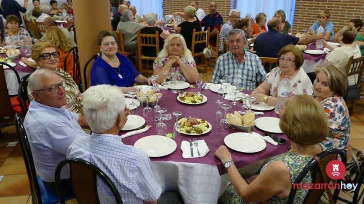 FOTOS Y VIDEO: ¡Ya tenemos Rey y Reina de la Tercera Edad en las Fiestas de San Antonio de La Cañada de Gallego! Don Juan Muñoz Hernández y Doña Ana Zamora Méndez  Fueron elegidos con mucho cariño en la entrañable Cena del Mayor, celebrada en el Bar Sol.
