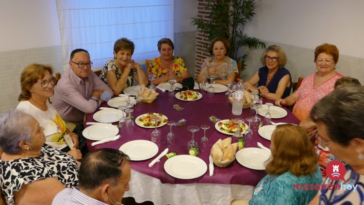 FOTOS Y VIDEO: ¡Ya tenemos Rey y Reina de la Tercera Edad en las Fiestas de San Antonio de La Cañada de Gallego! Don Juan Muñoz Hernández y Doña Ana Zamora Méndez  Fueron elegidos con mucho cariño en la entrañable Cena del Mayor, celebrada en el Bar Sol.