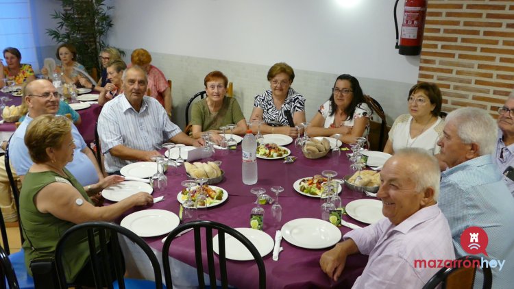 FOTOS Y VIDEO: ¡Ya tenemos Rey y Reina de la Tercera Edad en las Fiestas de San Antonio de La Cañada de Gallego! Don Juan Muñoz Hernández y Doña Ana Zamora Méndez  Fueron elegidos con mucho cariño en la entrañable Cena del Mayor, celebrada en el Bar Sol.