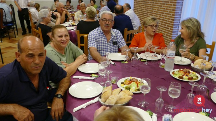 FOTOS Y VIDEO: ¡Ya tenemos Rey y Reina de la Tercera Edad en las Fiestas de San Antonio de La Cañada de Gallego! Don Juan Muñoz Hernández y Doña Ana Zamora Méndez  Fueron elegidos con mucho cariño en la entrañable Cena del Mayor, celebrada en el Bar Sol.
