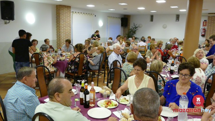 FOTOS Y VIDEO: ¡Ya tenemos Rey y Reina de la Tercera Edad en las Fiestas de San Antonio de La Cañada de Gallego! Don Juan Muñoz Hernández y Doña Ana Zamora Méndez  Fueron elegidos con mucho cariño en la entrañable Cena del Mayor, celebrada en el Bar Sol.