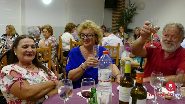 FOTOS Y VIDEO: ¡Ya tenemos Rey y Reina de la Tercera Edad en las Fiestas de San Antonio de La Cañada de Gallego! Don Juan Muñoz Hernández y Doña Ana Zamora Méndez  Fueron elegidos con mucho cariño en la entrañable Cena del Mayor, celebrada en el Bar Sol.