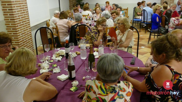 FOTOS Y VIDEO: ¡Ya tenemos Rey y Reina de la Tercera Edad en las Fiestas de San Antonio de La Cañada de Gallego! Don Juan Muñoz Hernández y Doña Ana Zamora Méndez  Fueron elegidos con mucho cariño en la entrañable Cena del Mayor, celebrada en el Bar Sol.