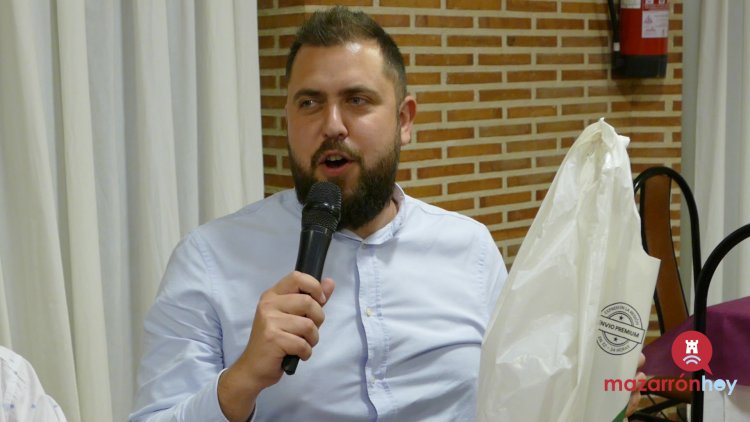 FOTOS Y VIDEO: ¡Ya tenemos Rey y Reina de la Tercera Edad en las Fiestas de San Antonio de La Cañada de Gallego! Don Juan Muñoz Hernández y Doña Ana Zamora Méndez  Fueron elegidos con mucho cariño en la entrañable Cena del Mayor, celebrada en el Bar Sol.