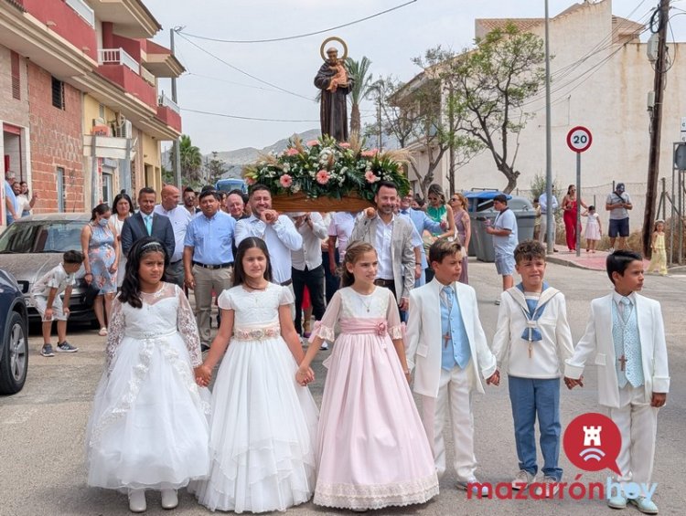 Mazarrón celebra hoy 13 de junio el día de su patrón, San Antonio de Padua, con la tradicional misa en su honor y la posterior procesión,
