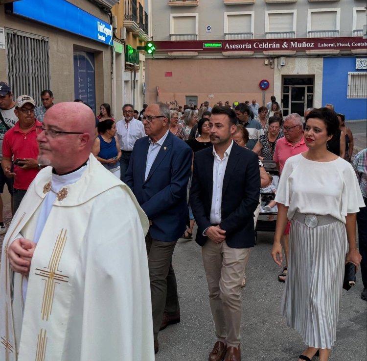 Mazarrón celebra hoy 13 de junio el día de su patrón, San Antonio de Padua, con la tradicional misa en su honor y la posterior procesión,