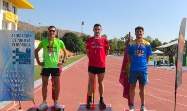 El atleta mazarronero Juan Manuel Navarro, campeón regional absoluto en 5.000 metros lisos, con una marca de 15:57.