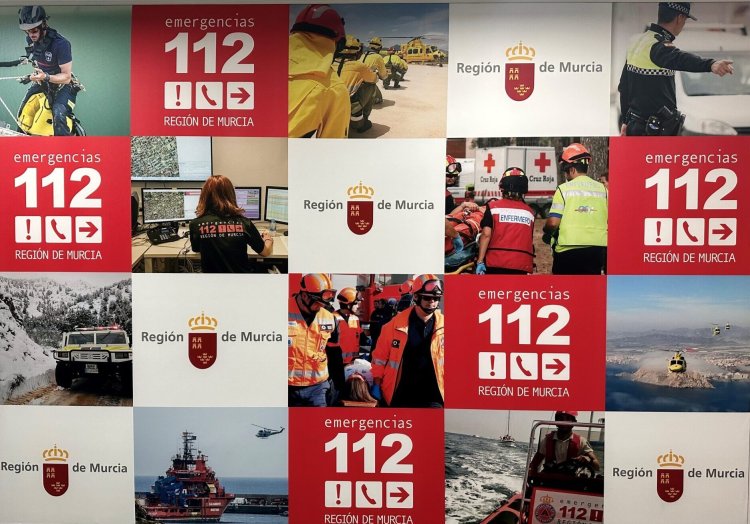 Servicios de emergencias no han podido salvar a un bañista rescatado del agua en una playa de La Azohía.
