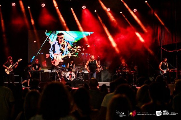 MARES DE PAPEL | +dManá vibró en el escenario de Mares de papel