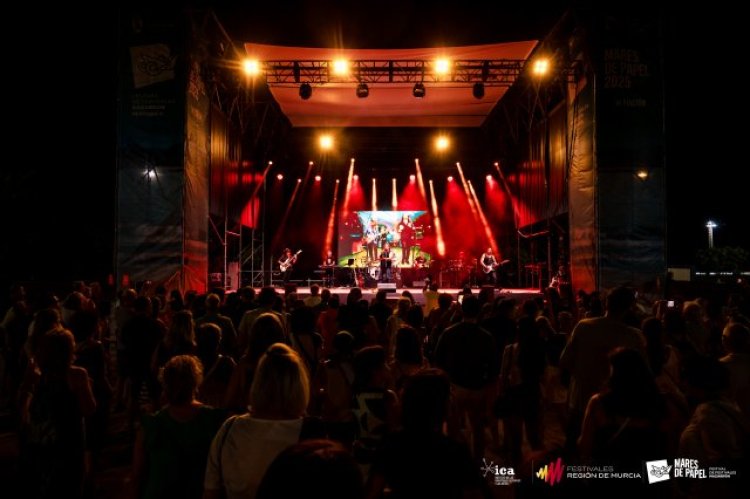 MARES DE PAPEL | +dManá vibró en el escenario de Mares de papel