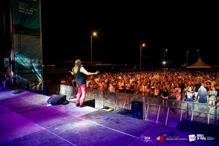 MARES DE PAPEL | +dManá vibró en el escenario de Mares de papel