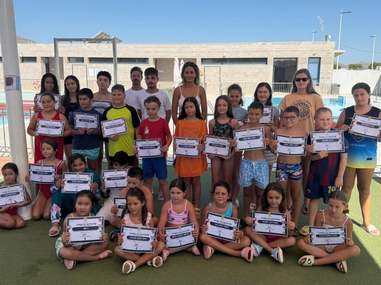 Entrega de diplomas del 1º curso de Natación en la Piscina Municipal