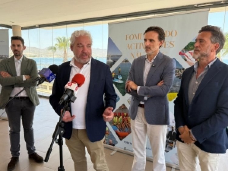 Ginés Campillo acompaña al consejero de Fomento en una visita institucional a los puertos del municipio