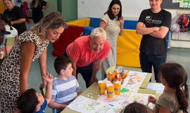 Visita institucional del alcalde y la concejal de Política Social a las escuelas inclusivas del CEIP Francisco Caparrós