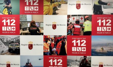 Servicios de emergencia intervienen en un accidente de tráfico en el Puerto de Mazarrón (Mazarrón)