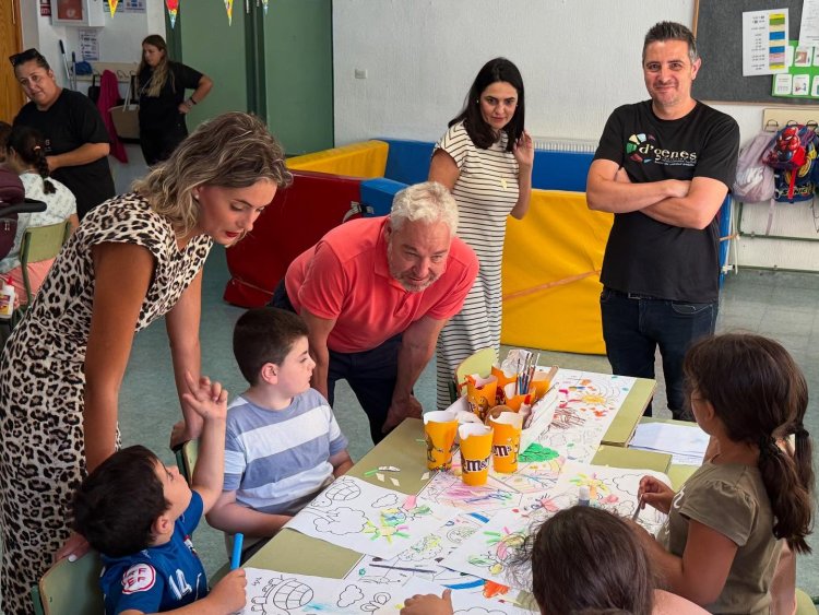 Visita institucional del alcalde y la concejal de Política Social a las escuelas inclusivas del CEIP Francisco Caparrós
