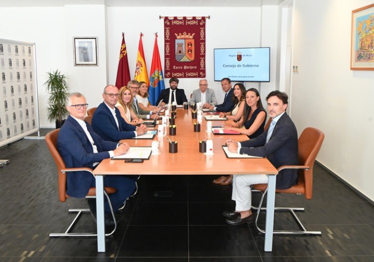 López Miras anuncia la Estrategia 'Región de Murcia + Segura' con más medios y más policías locales para reforzar la seguridad en las calles