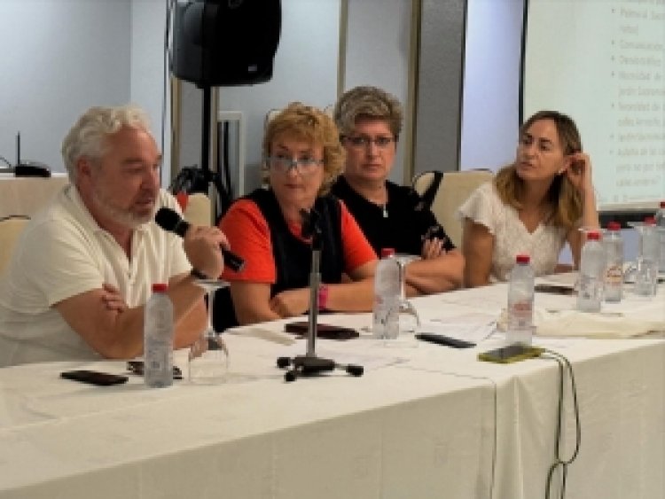 Ginés Campillo, alcalde de Mazarrón, se reúne con los vecinos de Playa Grande para escuchar sus propuestas y necesidades