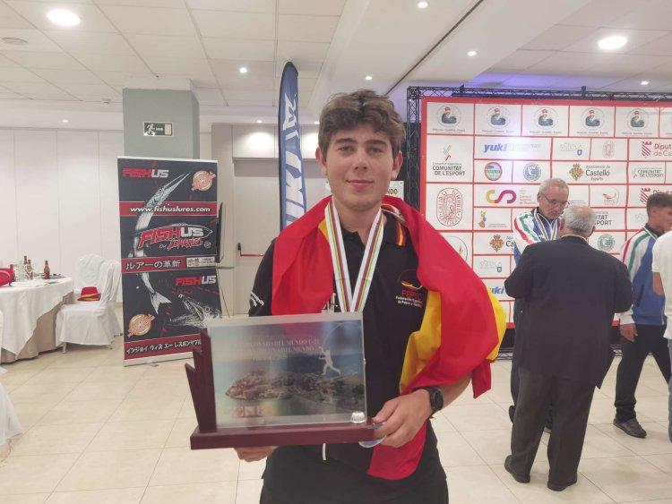 Nuestro compañero, amigo y orgullo del club, Alberto Ponce Garro, junto a la Selección Española de Pesca en modalidad Lanzado Mar-Costa, se ha proclamado ¡Campeón del Mundo!