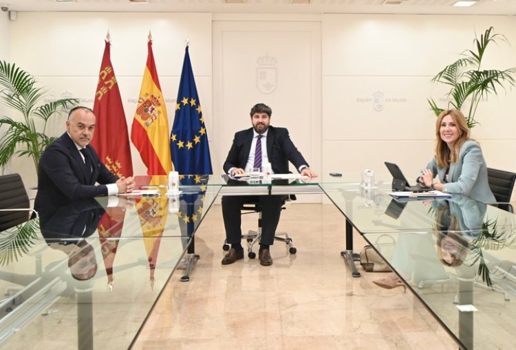El Gobierno regional eleva a 700.000 euros las ayudas a los autónomos comerciantes "mientras que el Ejecutivo central los castiga"