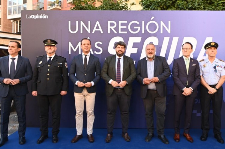 López Miras anuncia una inyección extra de 5,5 millones a los ayuntamientos antes de que acabe el año para reforzar la Policía Local