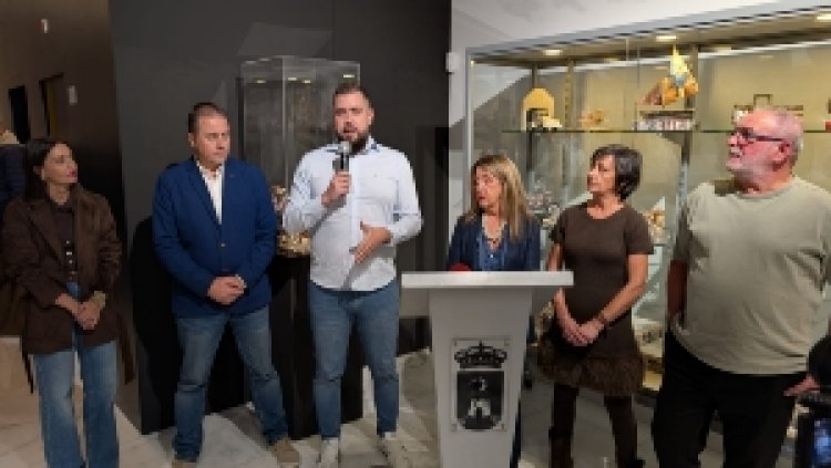 “Un Mundo de Papel” llega al Casino de Mazarrón. Un homenaje a la creatividad y el reciclaje artístico