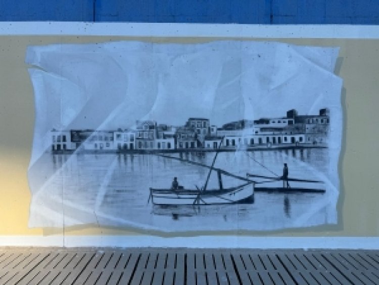 Mazarrón rinde homenaje a la historia de sus pescadores con un mural artístico de gran formato en el puerto pesquero