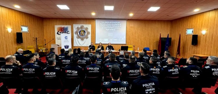 Un total de 35 agentes de las policías locales de ocho municipios inician su formación para inspector, subinspector o comisarioprocedentes de las policías locales de Cartagena, Mazarrón, Molina de Segura, Abarán, Águilas, Alcantarilla, Lorca y Moratalla.